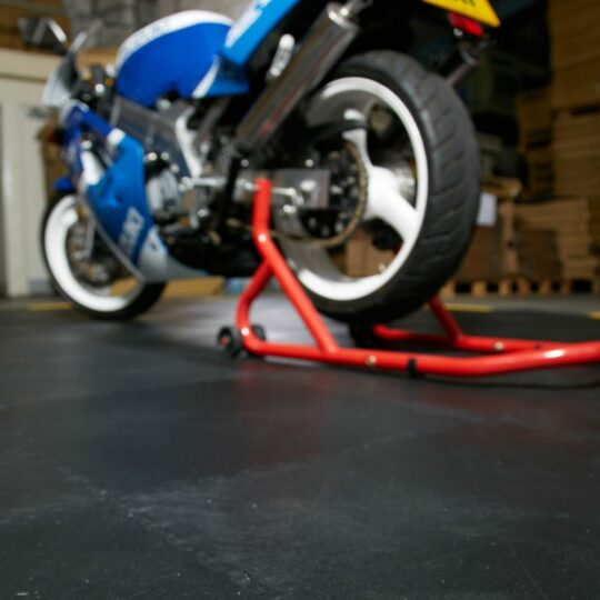 DuraTile⢠PVC Garage Floor Tiles 50cm Black | Duramat UK